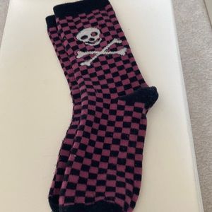 Skull and crossbones socks for big girls/boys